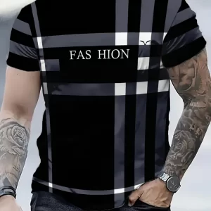 T-shirt gráfica casual para homem "FAS HION" - Xadrez preto e azul, manga curta, decote redondo, ajuste confortável para todas as estações, vestuário casual | Top com padrão xadrez | Camisa de ajuste confortável
